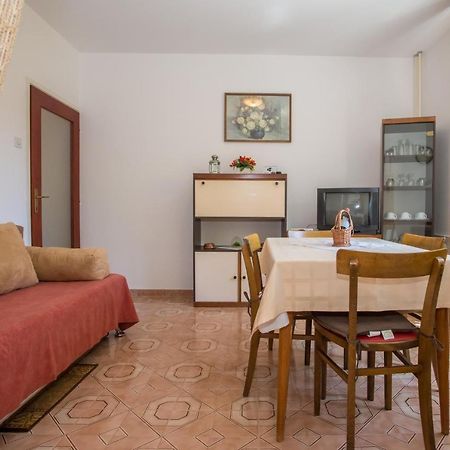 Garden View Apartment In Porec For 2 - 4 Persons Esterno foto