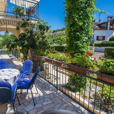 Garden View Apartment In Porec For 2 - 4 Persons Esterno foto