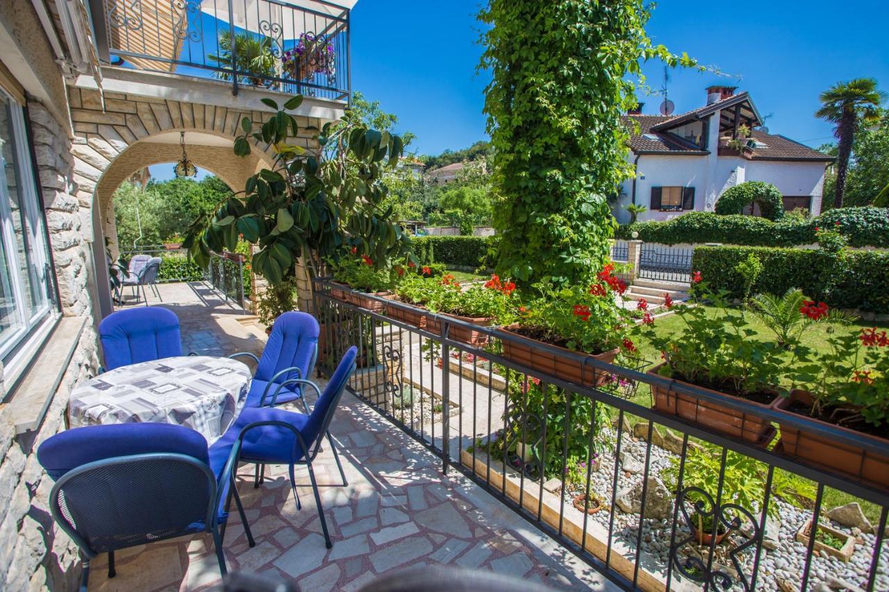 Garden View Apartment In Porec For 2 - 4 Persons Esterno foto