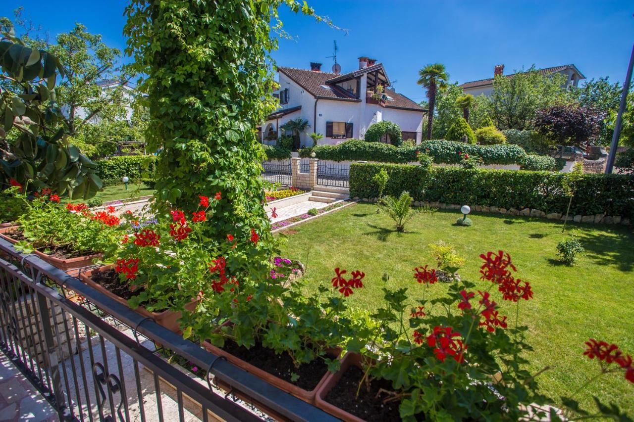 Garden View Apartment In Porec For 2 - 4 Persons Esterno foto