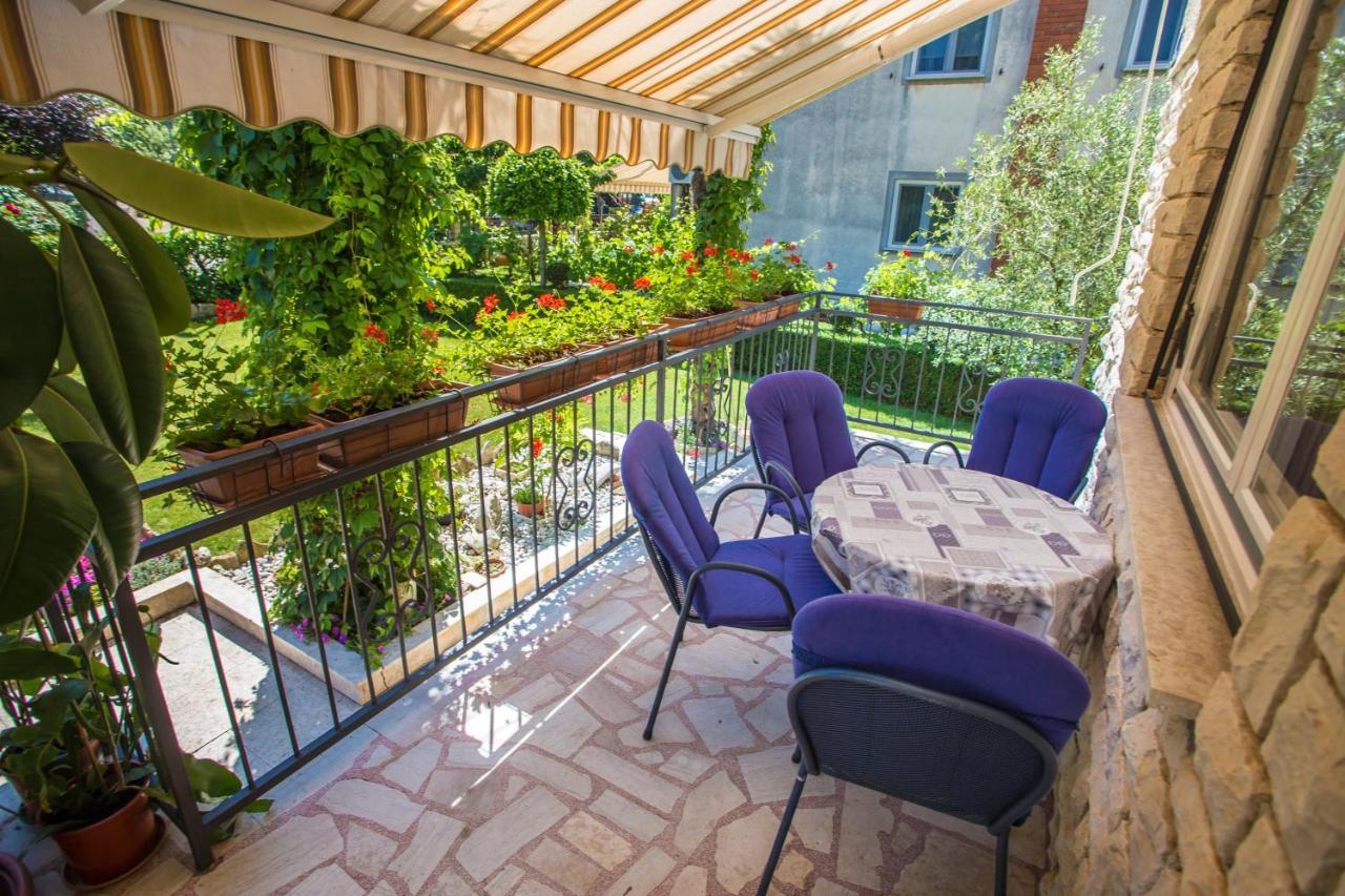 Garden View Apartment In Porec For 2 - 4 Persons Esterno foto